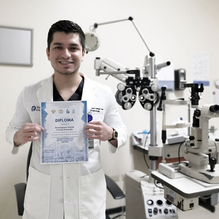 Dr. Irving Armando Domínguez Varela