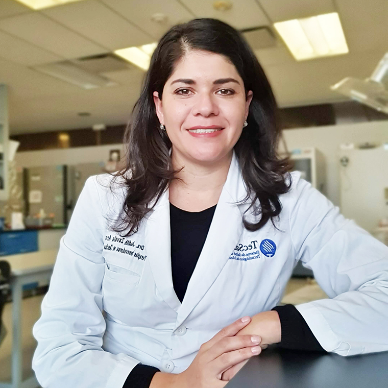 Dra. Judith Zavala Arcos, Química Clínica Bióloga con maestría y doctorado en biotecnología enfocada en medicina regenerativa y profesora de la Escuela de Medicina y Ciencias de la Salud TecSalud del Tecnológico de Monterrey.