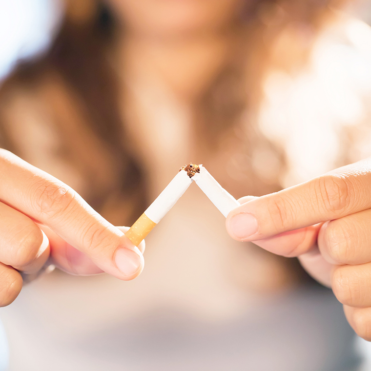 La nicotina que contiene el tabaco provoca adicción, y una vez procesado en forma de cigarrillo, tiene múltiples sustancias que hacen mucho daño.