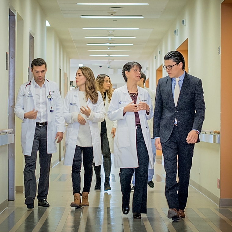 La Escuela de Medicina y Ciencias de la Salud destaca entre las mejores Escuelas referidas a nivel internacional.