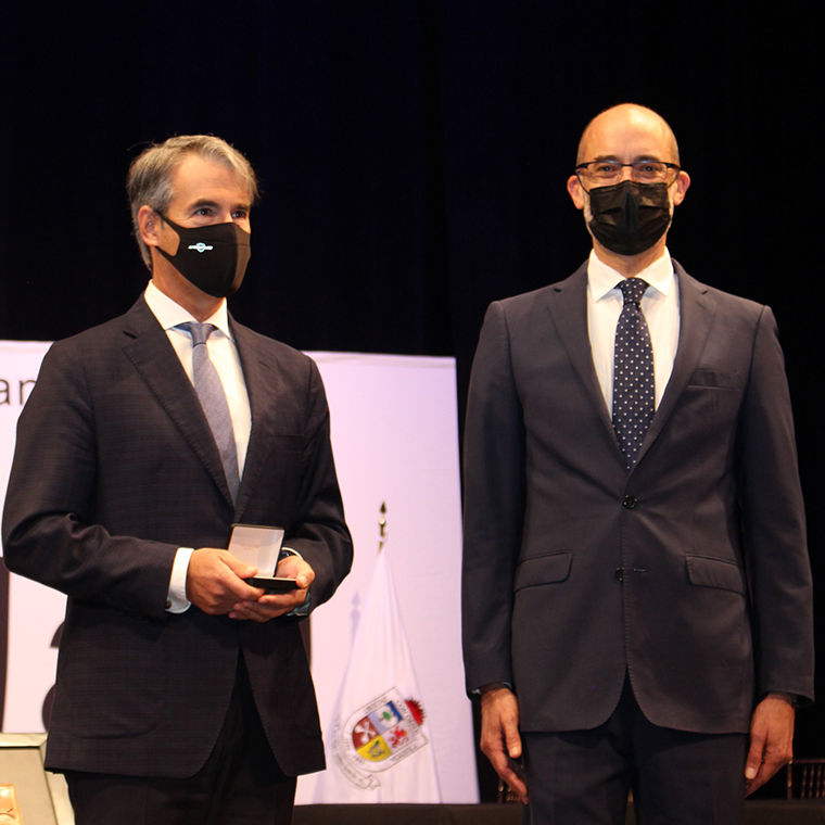 Guillermo Torre, rector de TecSalud y vicepresidente de Investigación del Tecnológico de Monterrey, fue galardonado con la Medalla al Mérito Ciudadano "Mónica Rodríguez", en la categoría comunitario y humanístico.