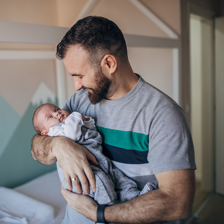 El rol de papá es tan importante como el de mamá en el cuidado del recién nacido.