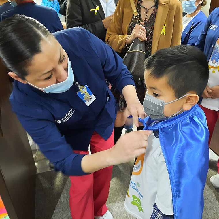 TecSalud realiza evento “Luchando con una sonrisa” con motivo del Día Internacional contra el Cáncer Infantil.