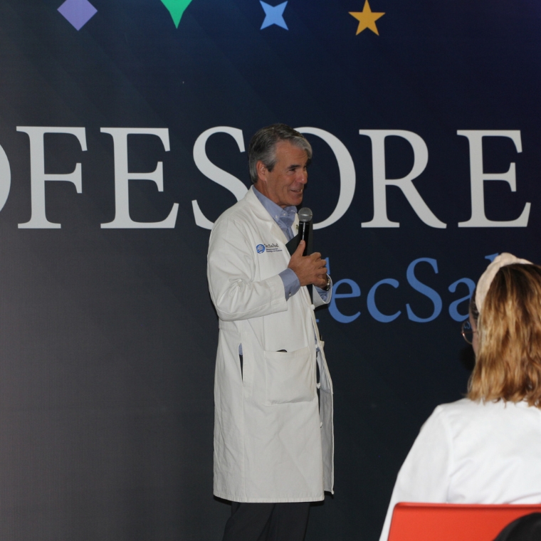 Profesores TecSalud conmemoró su décimo aniversario con un foro que reunió a sus médicos docentes e investigadores.