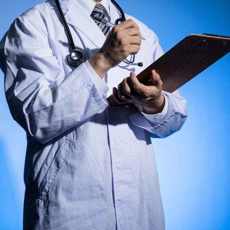 Decano de la Escuela de Medicina y Ciencias de la Salud del Tec impulsa la ética médica en el Senado.