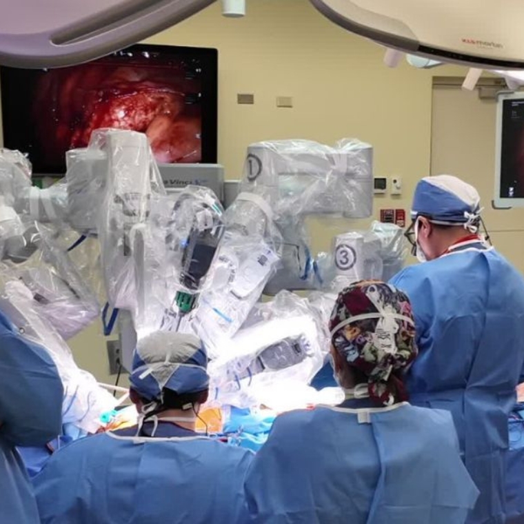 TecSalud lidera primera cirugía cardiaca robótica en México