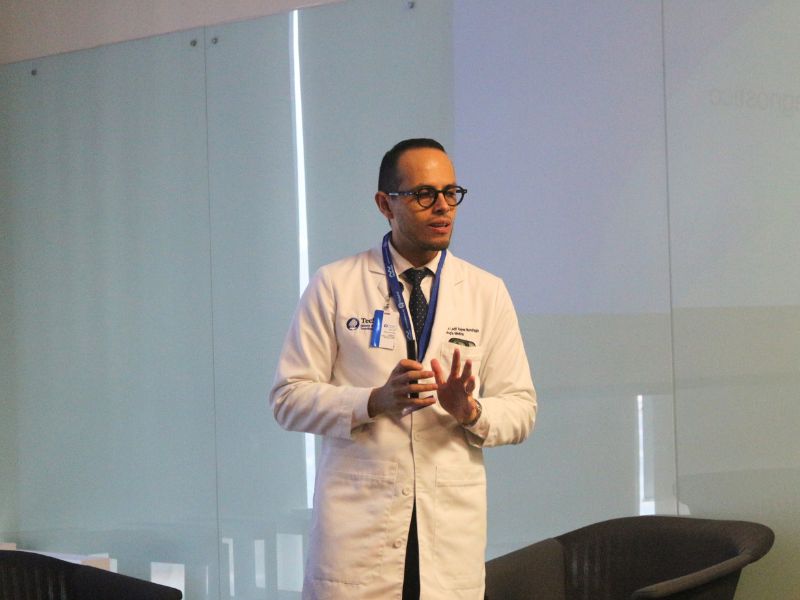 Dr. Alan Reyes, líder de la Clínica de Cáncer Genitourinario de TecSalud