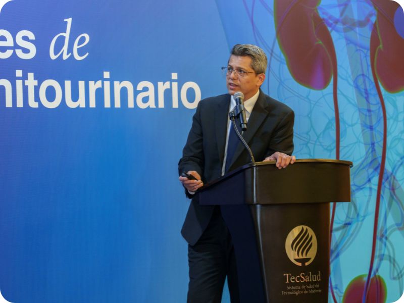 Ponencia del Dr. Daniel Olvera durante el 2do Simposio Actualidades de Cáncer Genitourinario de TecSalud