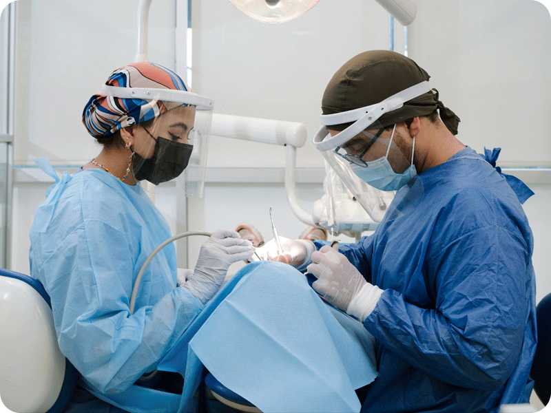 Estudiantes de odontología de la Escuela de Medicina del Tec recibieron el reconocimiento nivel 1 plus en el CENEVAL. 