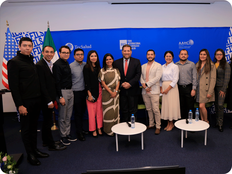 Grupo de médicos asistentes al Foro Internacional de Liderazgo en Salud.