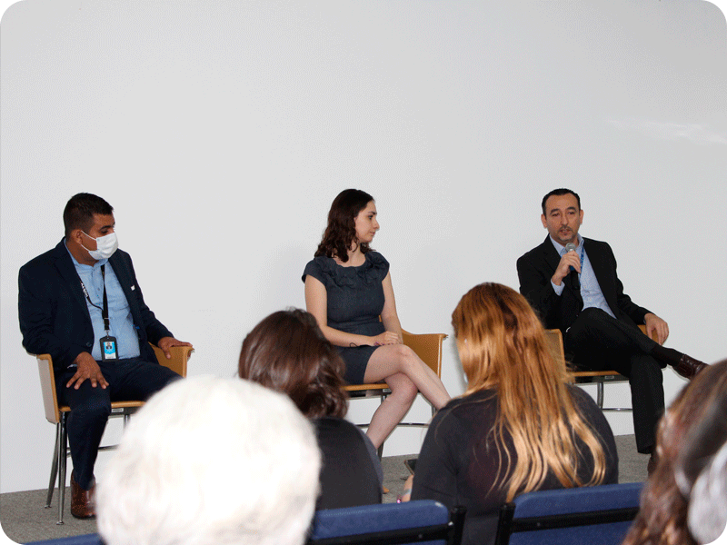 Panel de expertos en manejo de crisis.