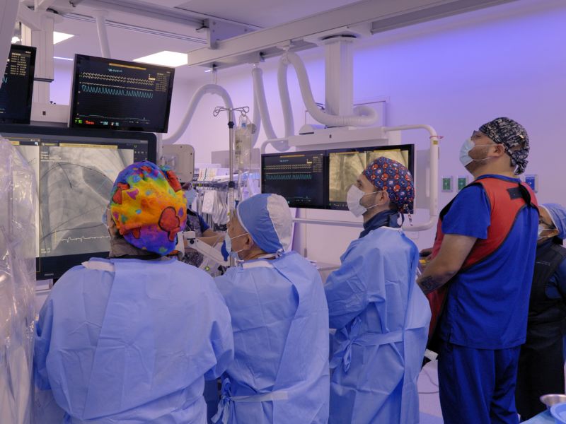 Procedimiento del Centro de Cardiología en sala de hemodinamia