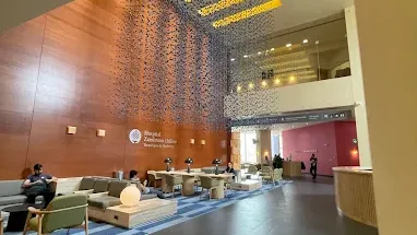 Lobby principal del Hospital Zambrano Hellion