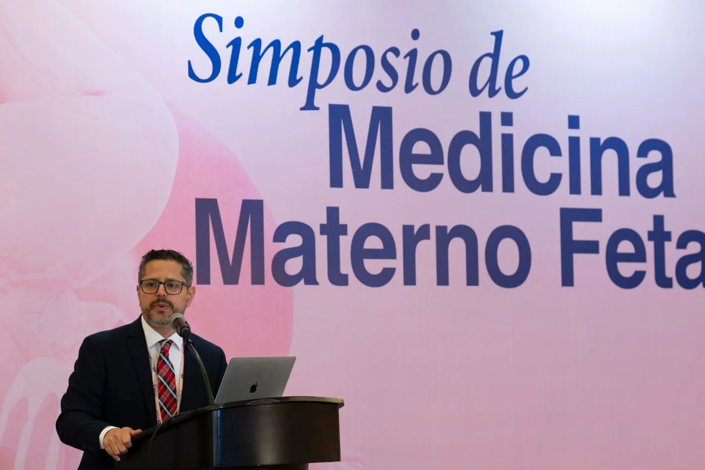 Destacan en Simposio atención en primer trimestre de gestación