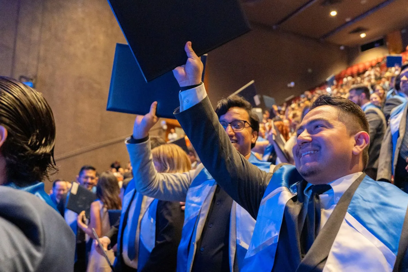 Medicina con humanidad: 115 egresados concluyen especialidad