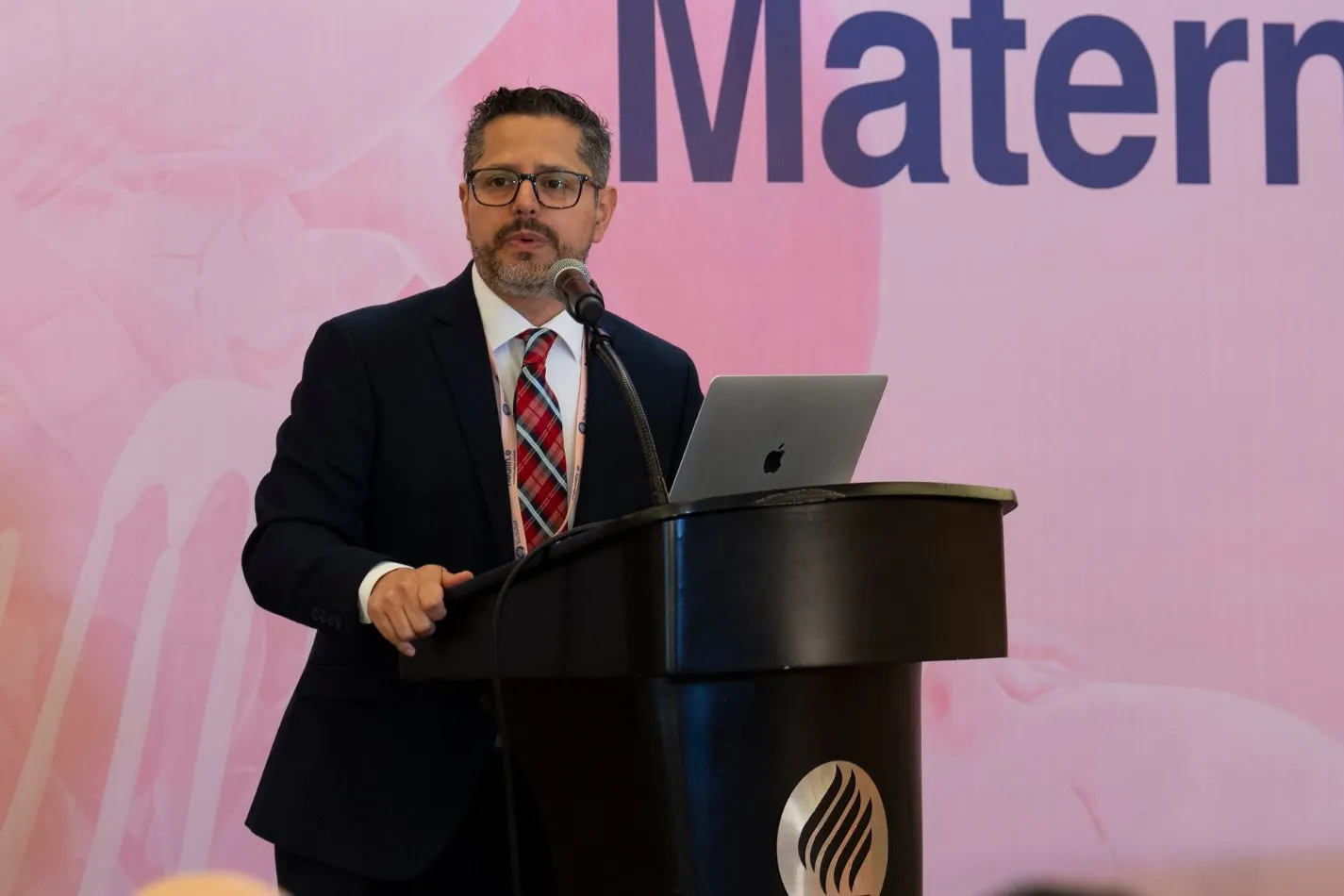 Destacan en Simposio atención en primer trimestre de gestación