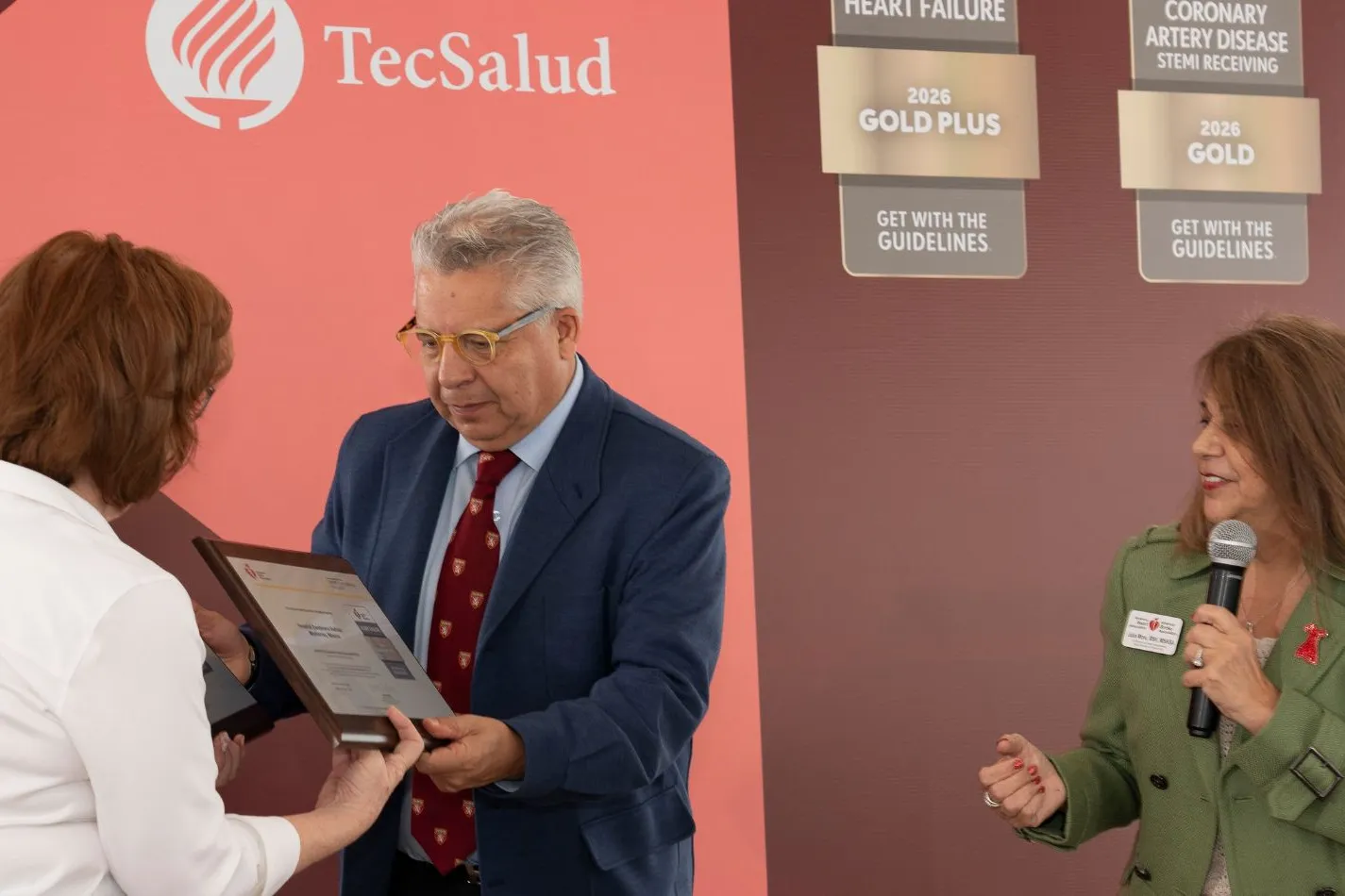 TecSalud destaca en cardiología con doble premio internacional