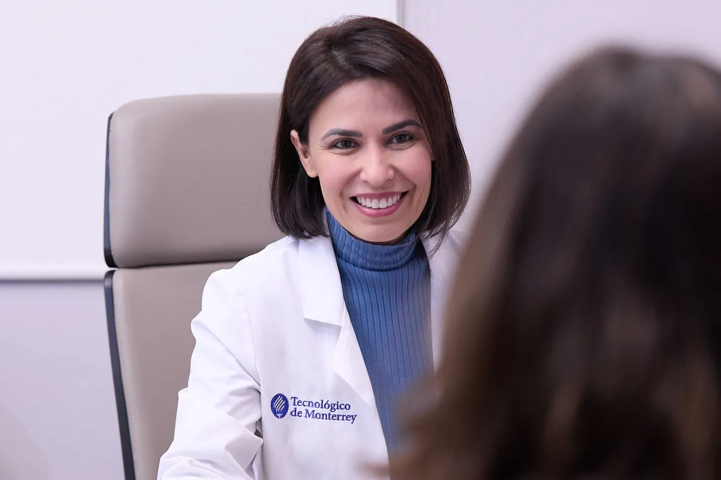 Oncóloga de TecSalud logra reconocimiento inédito en cáncer de mama