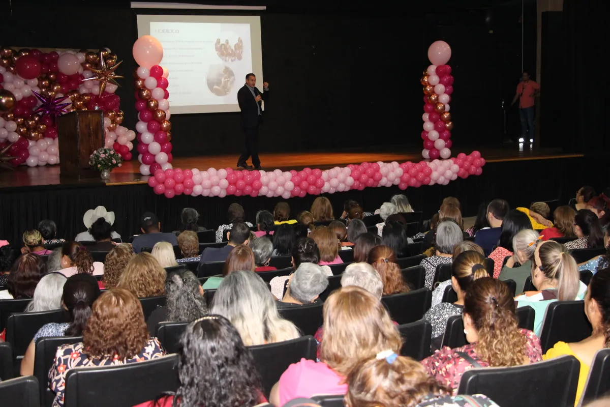 Conferencia comunitaria PREVER de TecSalud