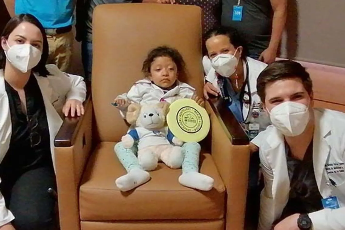 Conoce a Lena, niña con un “Corazón Invencible” 