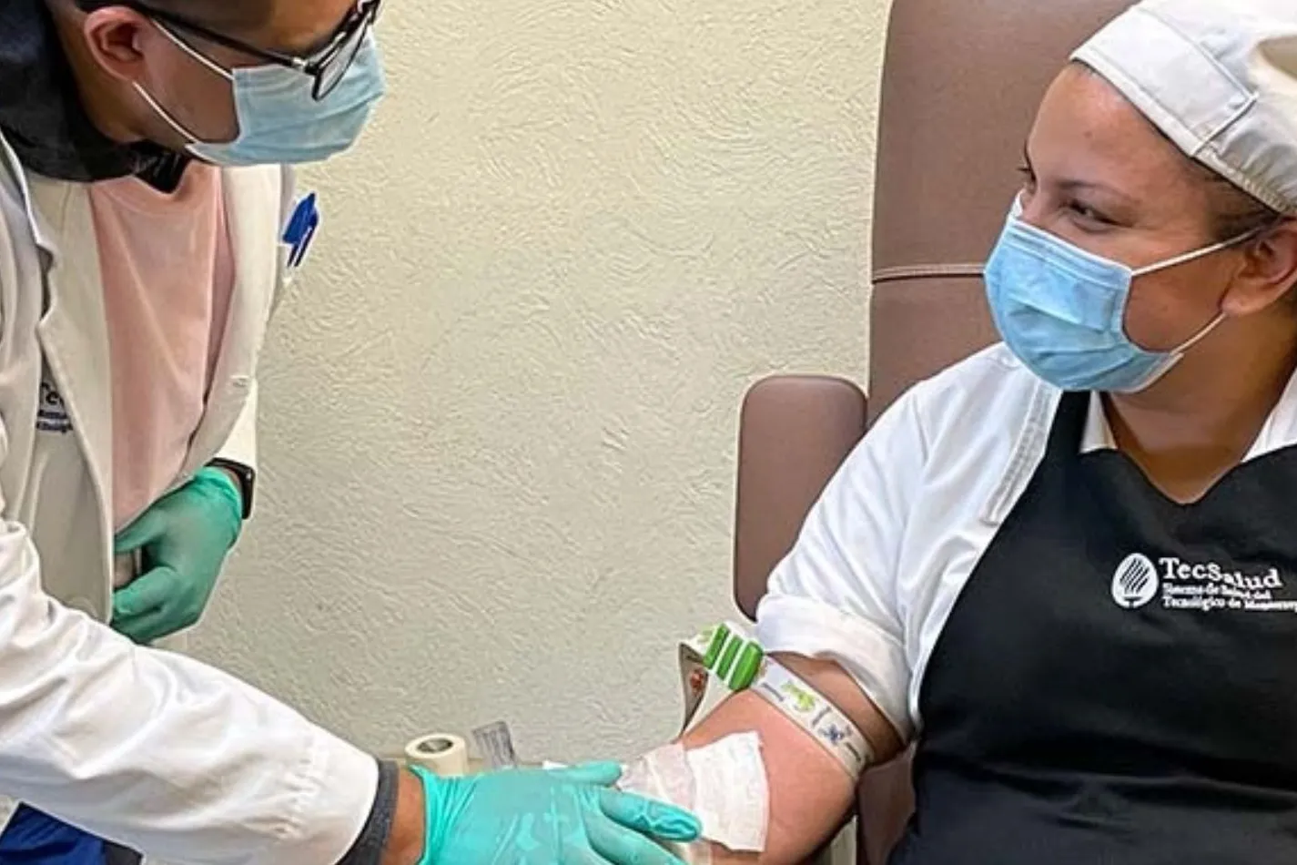 Hospitales TecSalud realizan maratón de donación altruista de sangre 