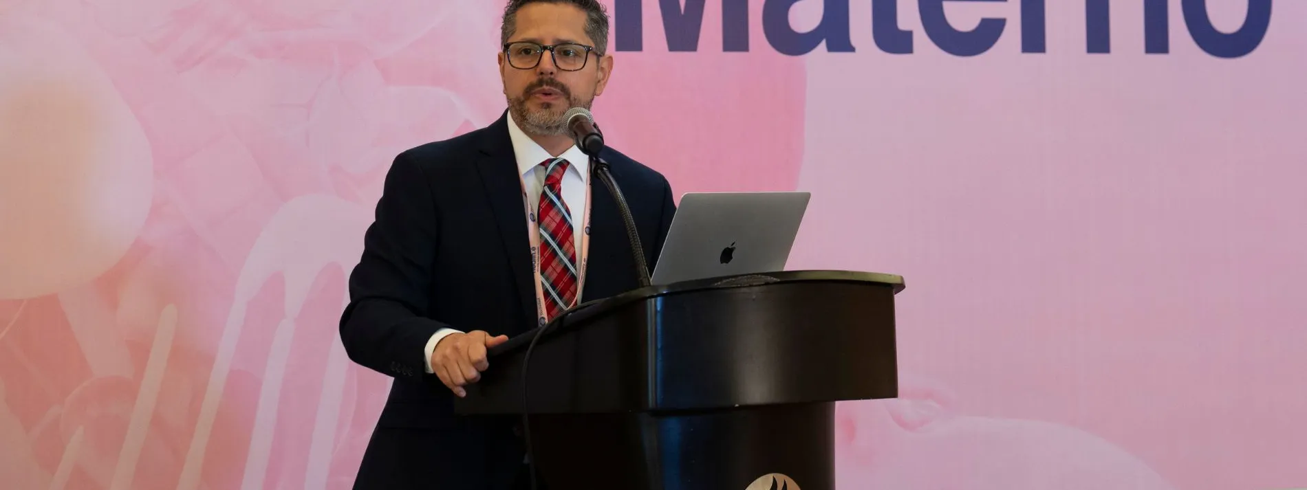 Destacan en Simposio atención en primer trimestre de gestación