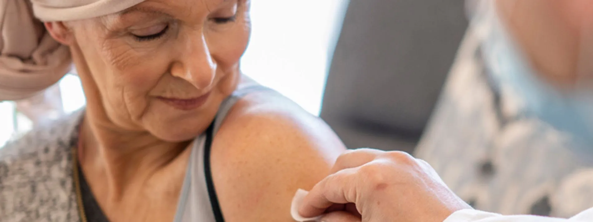 ¿Las personas con cáncer se deben vacunar contra COVID-19?