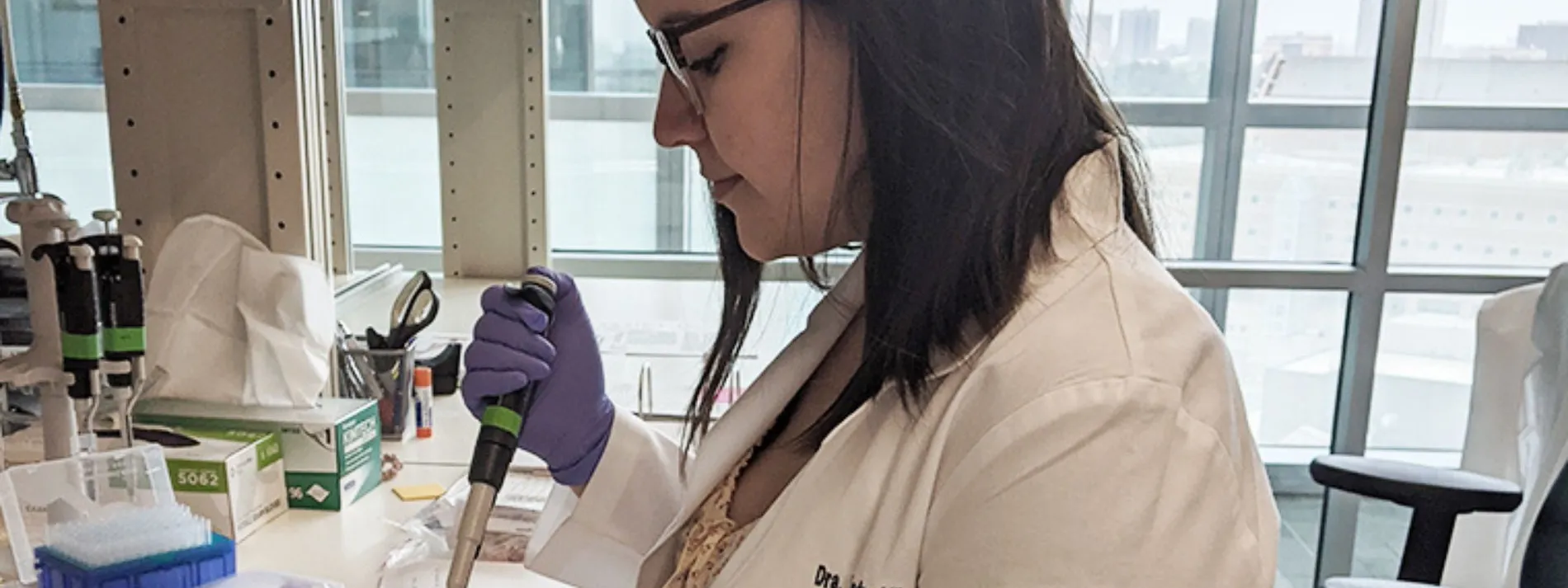 Científica médica EXATEC descubre célula en el pulmón y obtiene beca en USA