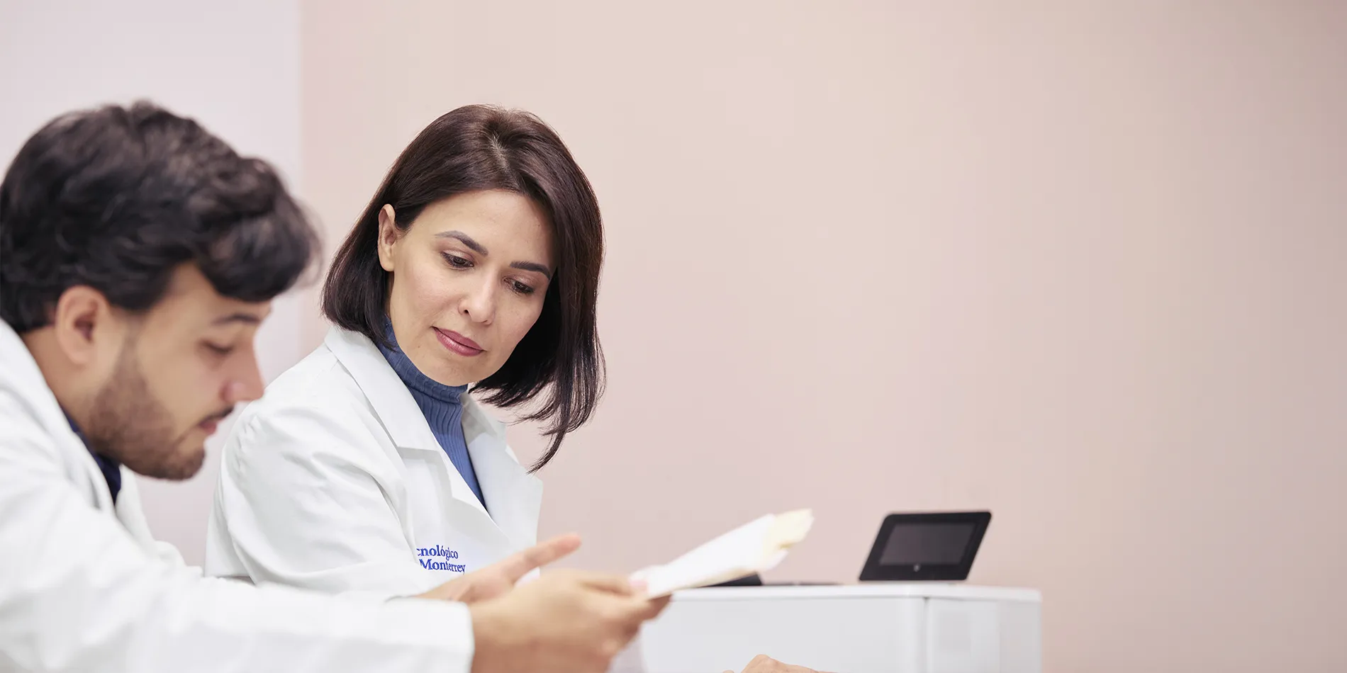 Nuestro programa Profesor TecSalud es una invitación a ejercer una práctica médica de alta calidad, en diferentes áreas de tu profesión.
